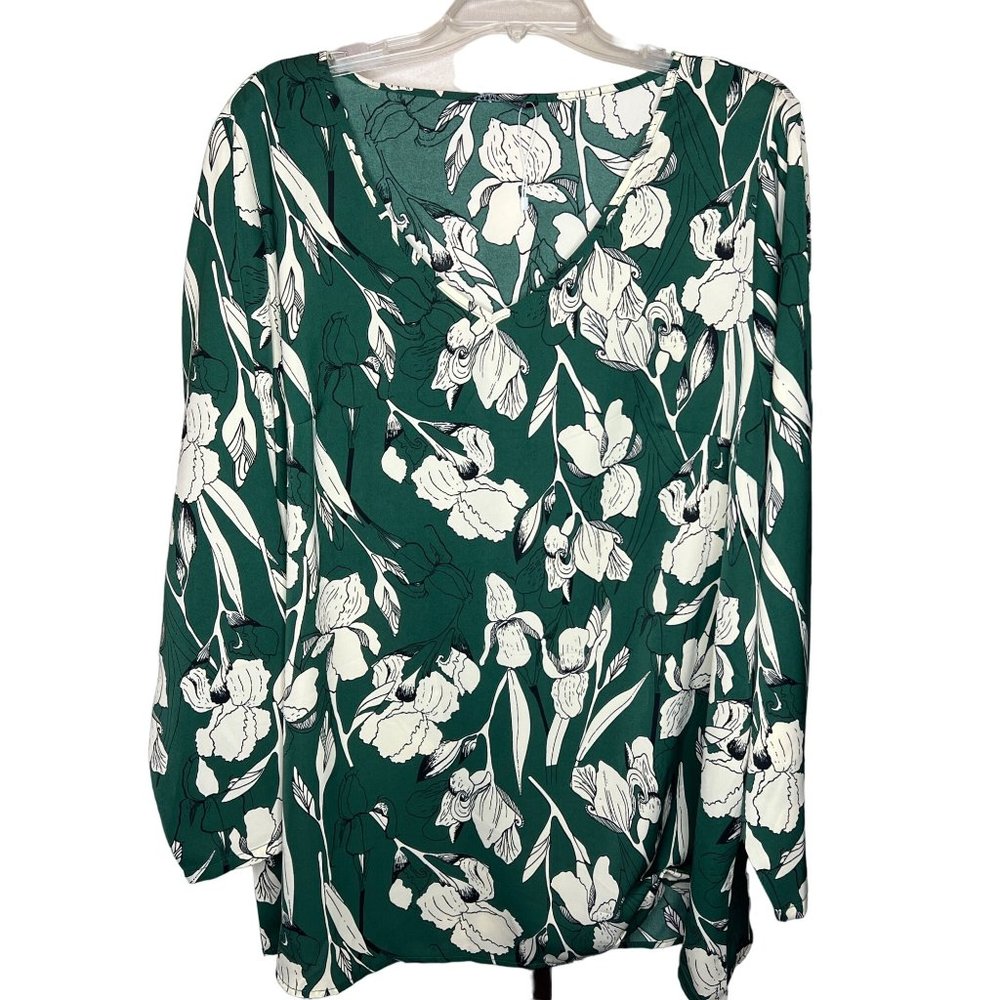 New with out tags, Bloomchic blouse, floral, green and white V-neck long sleeves